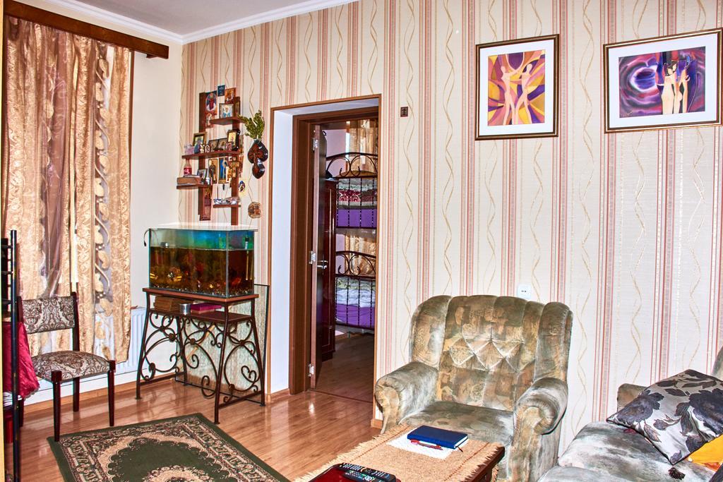 California Guest House Gori Dış mekan fotoğraf