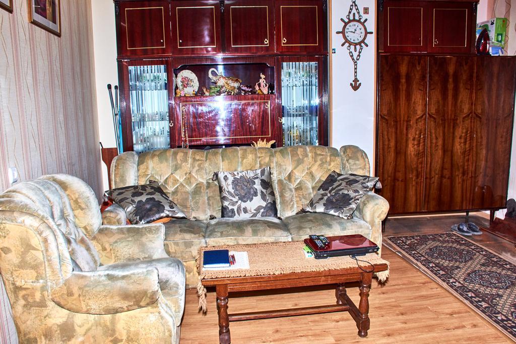 California Guest House Gori Dış mekan fotoğraf